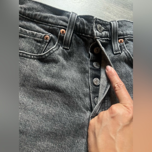 Levi's 501 Cut Off Raw Hem Button Fly Jean Shorts in Dark Gray. Size 26 - Picture 4 of 12